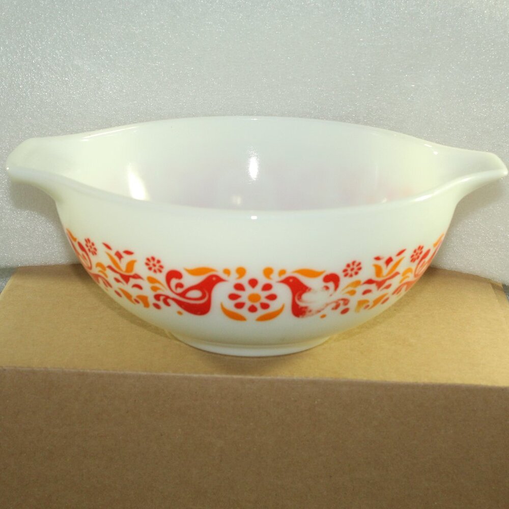 Vintage Pyrex Friendship Birds  2 1/2Qt Cinderella Mixing Bowl 443